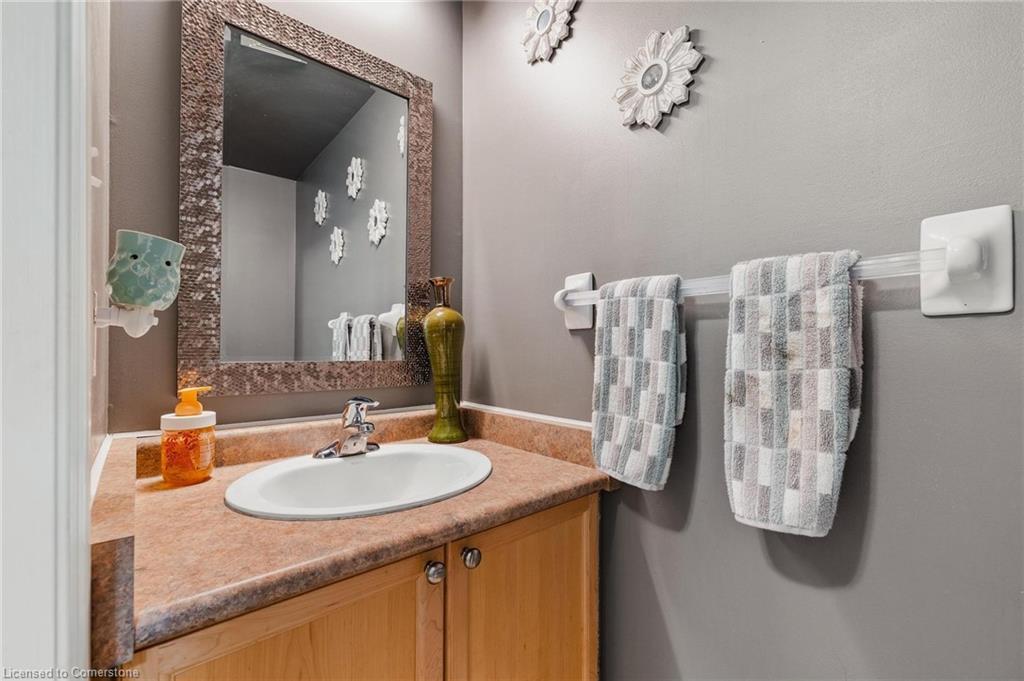 72-250 Ainslie Street S, Cambridge, ON - Indoor Photo Showing Bathroom