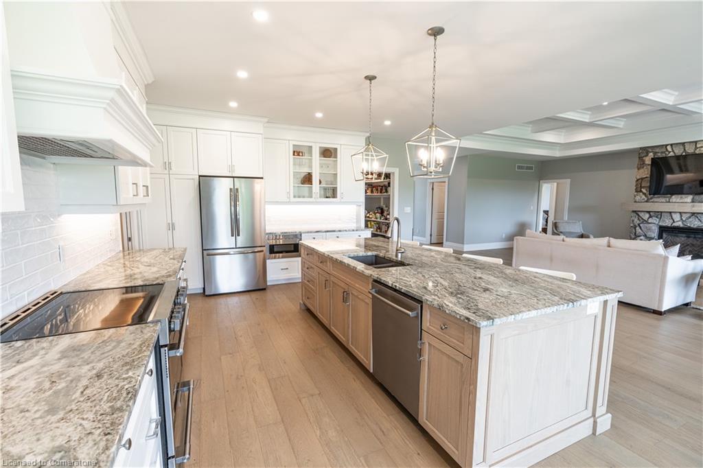 21 Hudson Drive, Brantford, ON - Indoor Photo Showing Kitchen With Upgraded Kitchen