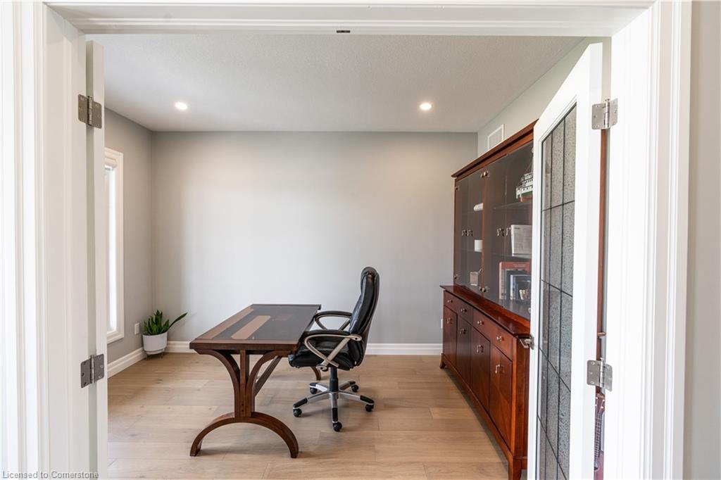 21 Hudson Drive, Brantford, ON - Indoor