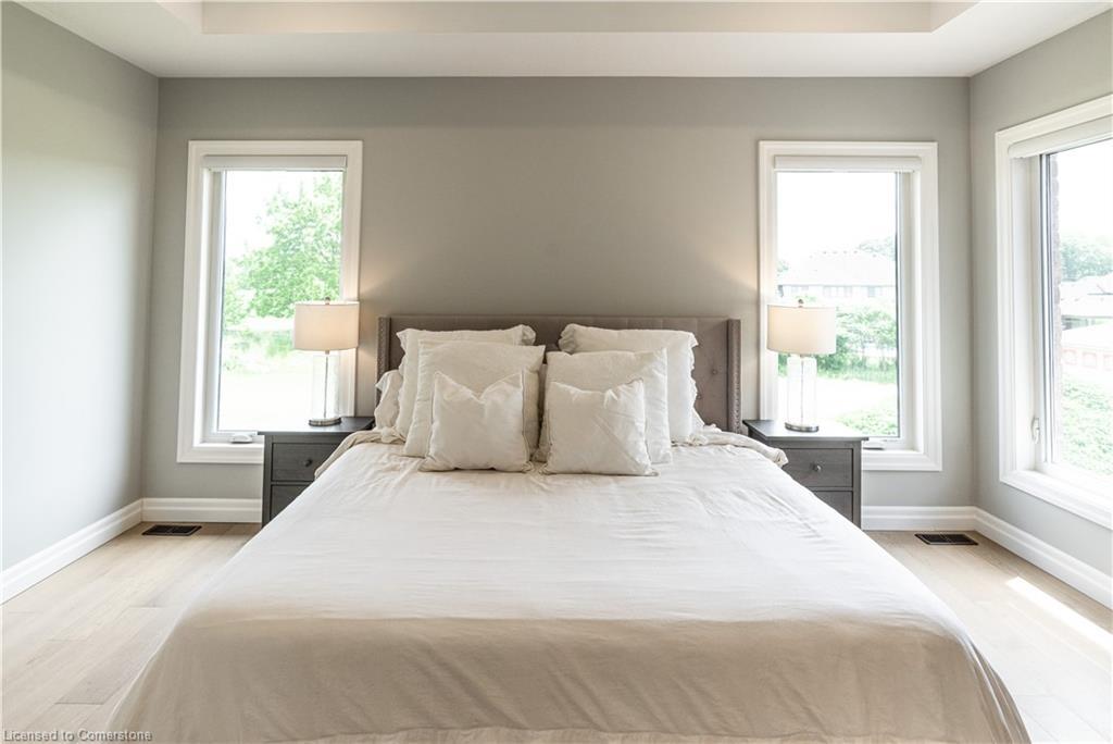 21 Hudson Drive, Brantford, ON - Indoor Photo Showing Bedroom