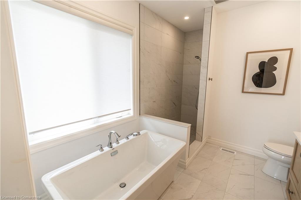 21 Hudson Drive, Brantford, ON - Indoor Photo Showing Bathroom