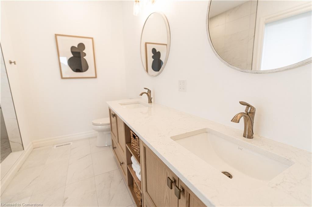 21 Hudson Drive, Brantford, ON - Indoor Photo Showing Bathroom