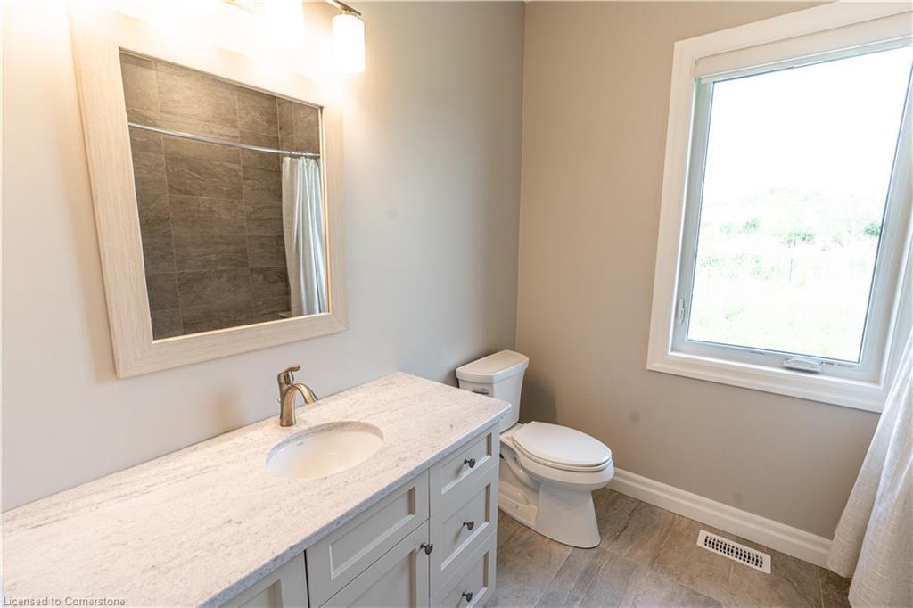 21 Hudson Drive, Brantford, ON - Indoor Photo Showing Bathroom
