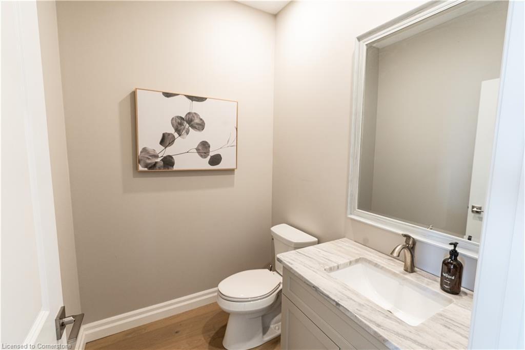 21 Hudson Drive, Brantford, ON - Indoor Photo Showing Bathroom