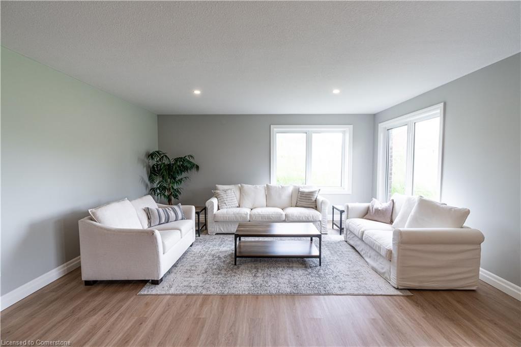 21 Hudson Drive, Brantford, ON - Indoor Photo Showing Living Room