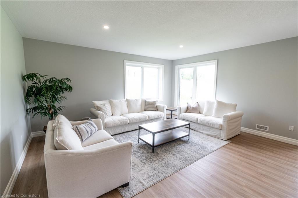 21 Hudson Drive, Brantford, ON - Indoor Photo Showing Living Room