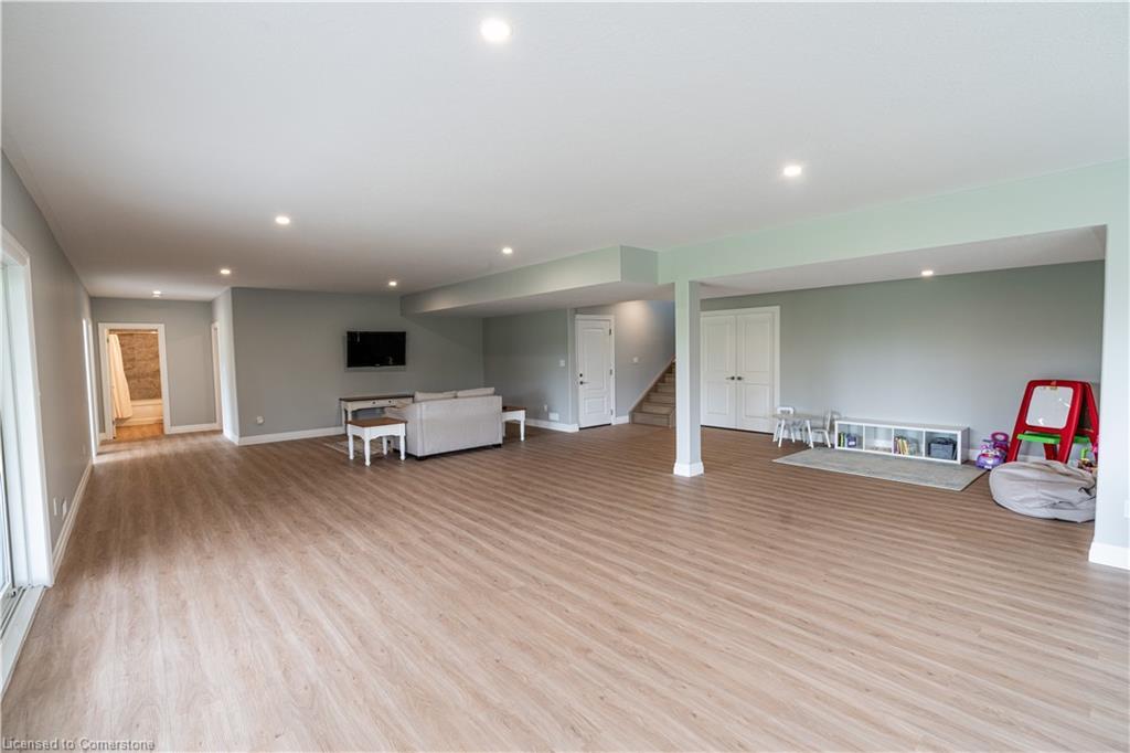 21 Hudson Drive, Brantford, ON - Indoor