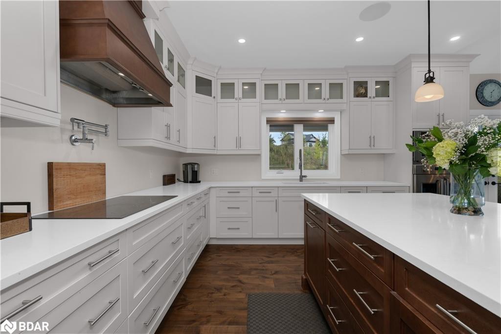 28 Thoroughbred Drive, Oro-Medonte, ON - Indoor Photo Showing Kitchen