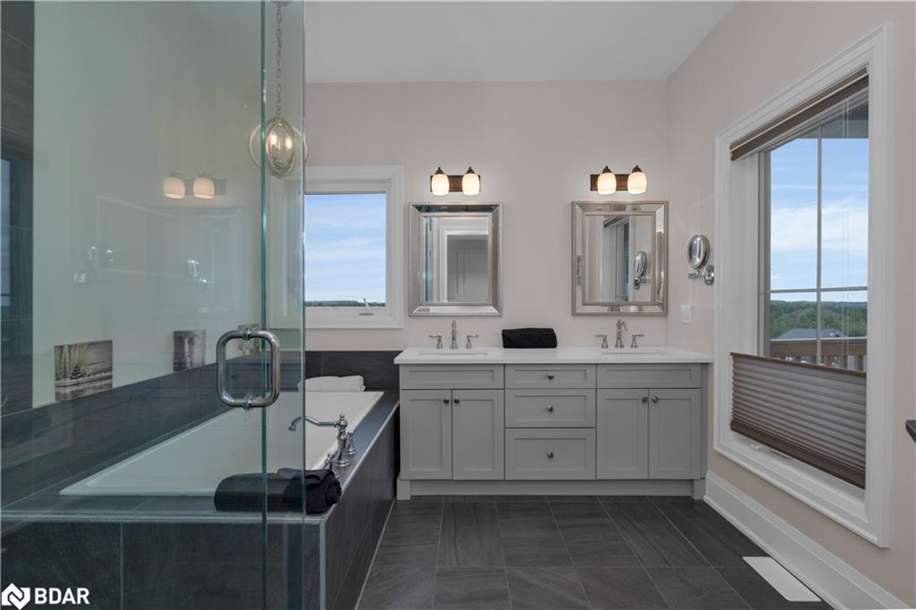 28 Thoroughbred Drive, Oro-Medonte, ON - Indoor Photo Showing Bathroom