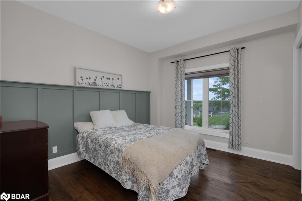 28 Thoroughbred Drive, Oro-Medonte, ON - Indoor Photo Showing Bedroom