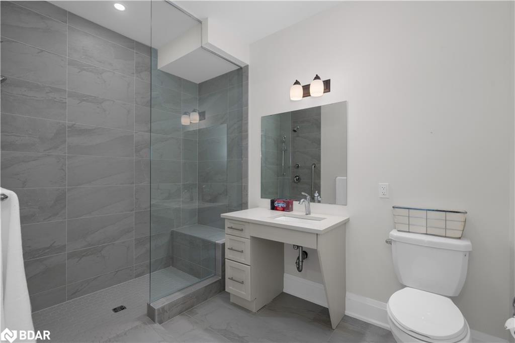 28 Thoroughbred Drive, Oro-Medonte, ON - Indoor Photo Showing Bathroom