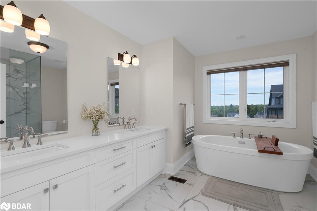 28 Thoroughbred Drive, Oro-Medonte, ON - Indoor Photo Showing Bathroom