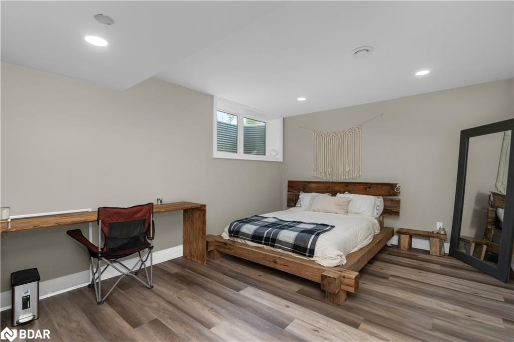 28 Thoroughbred Drive, Oro-Medonte, ON - Indoor Photo Showing Bedroom