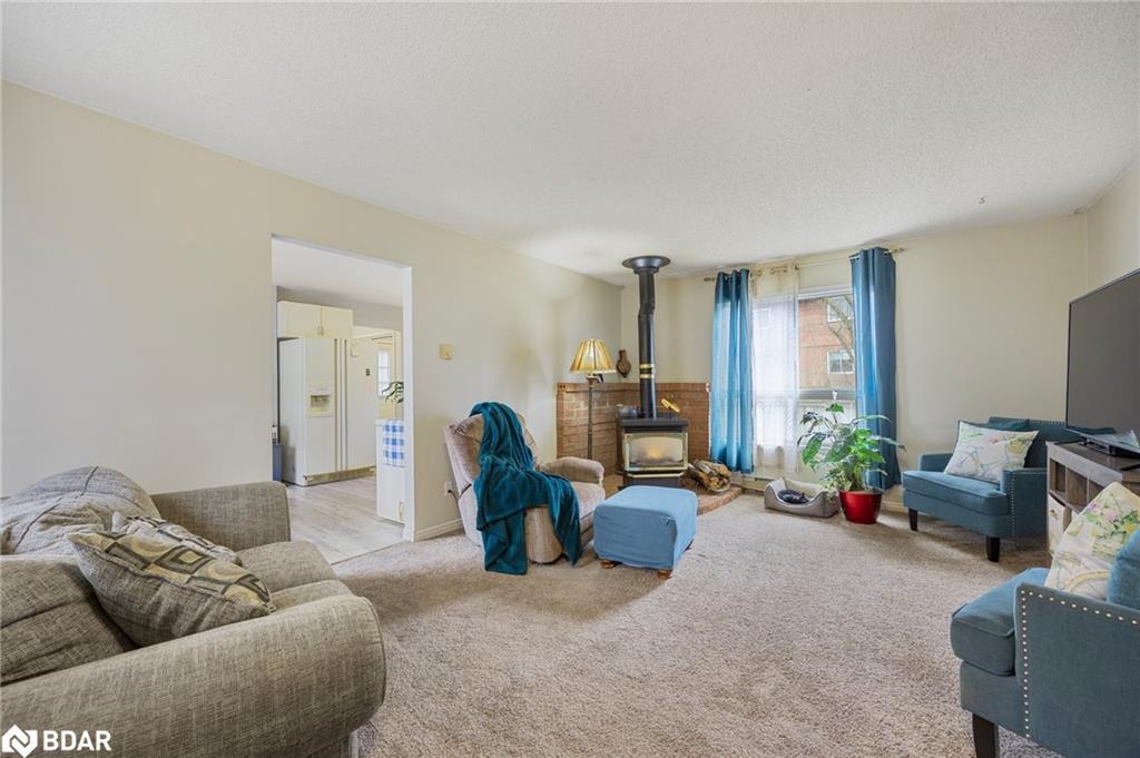 771 Roberts Road, Innisfil, ON - Indoor Photo Showing Living Room
