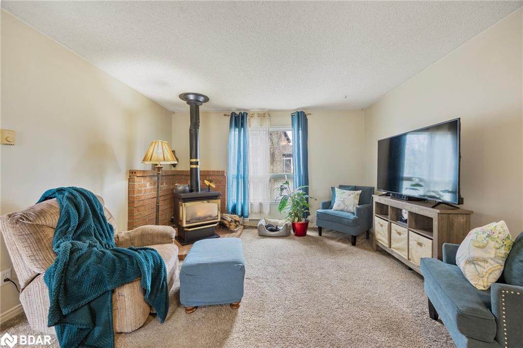 771 Roberts Road, Innisfil, ON - Indoor Photo Showing Living Room