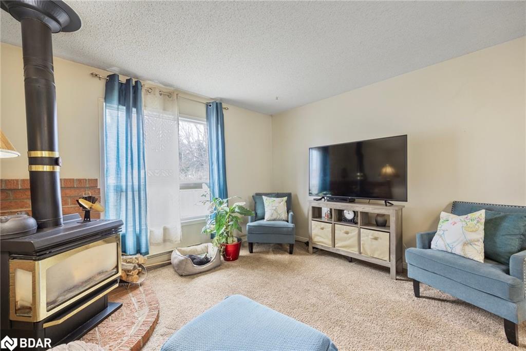 771 Roberts Road, Innisfil, ON - Indoor Photo Showing Living Room