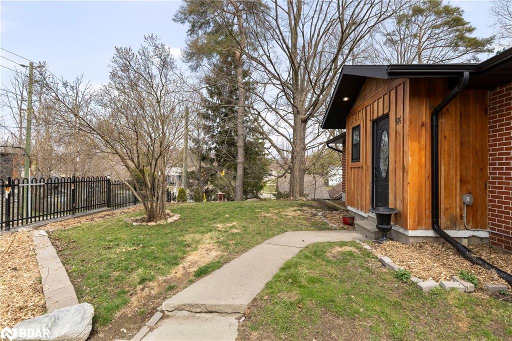 99 Wellington Street E, Barrie, ON - Outdoor