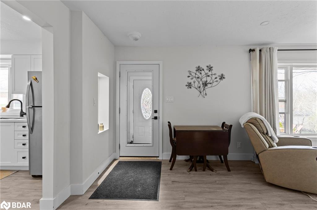 99 Wellington Street E, Barrie, ON - Indoor