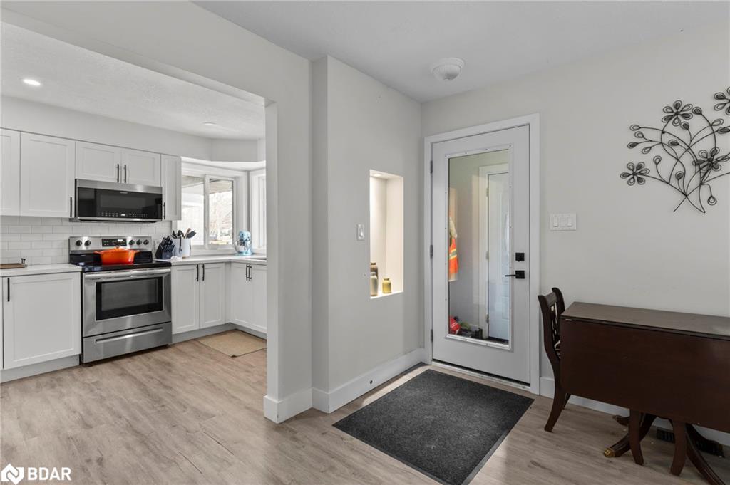 99 Wellington Street E, Barrie, ON - Indoor Photo Showing Kitchen