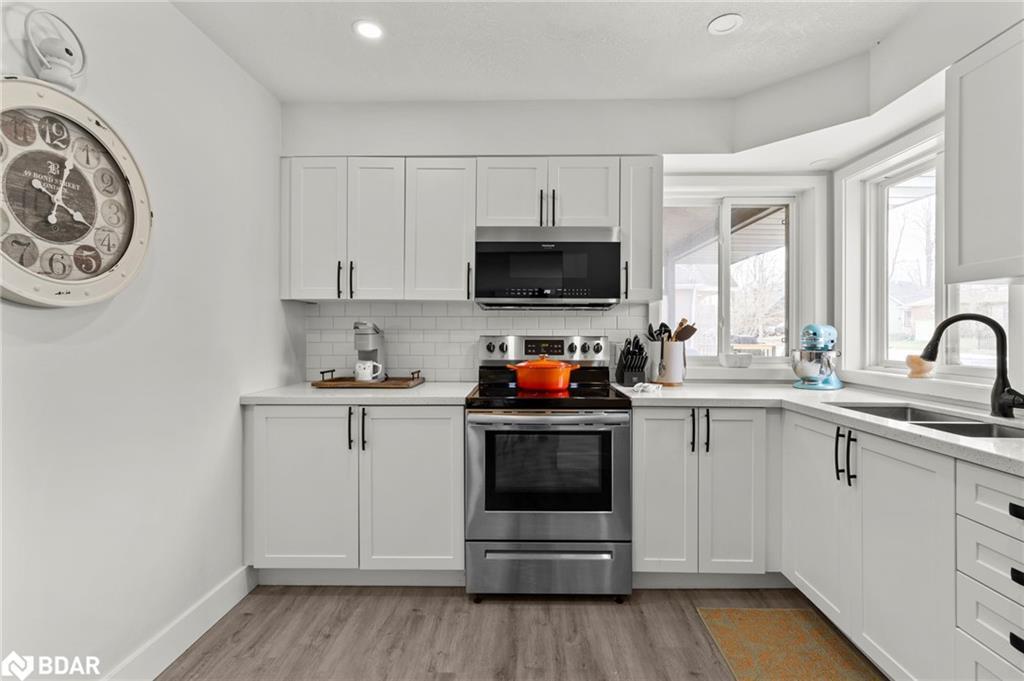 99 Wellington Street E, Barrie, ON - Indoor Photo Showing Kitchen With Double Sink