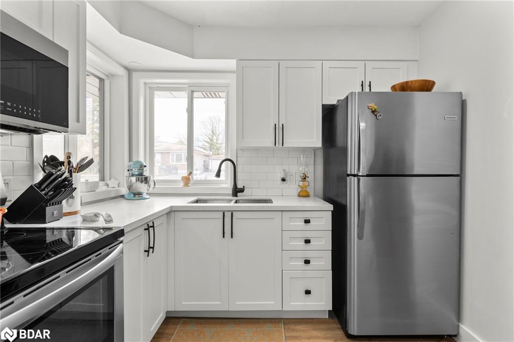 99 Wellington Street E, Barrie, ON - Indoor Photo Showing Kitchen With Stainless Steel Kitchen With Double Sink