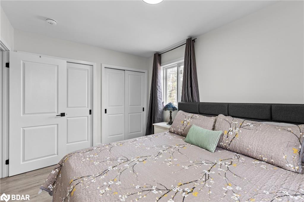 99 Wellington Street E, Barrie, ON - Indoor Photo Showing Bedroom