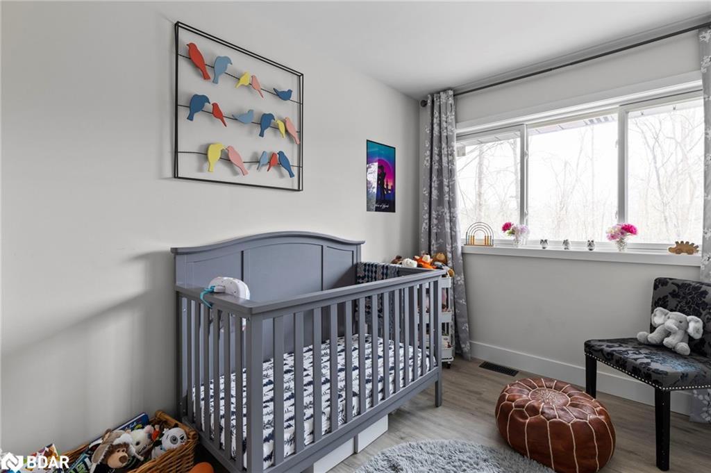 99 Wellington Street E, Barrie, ON - Indoor Photo Showing Bedroom