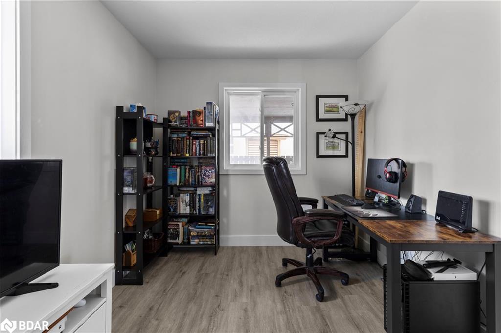 99 Wellington Street E, Barrie, ON - Indoor Photo Showing Office
