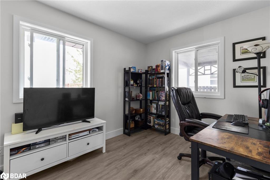 99 Wellington Street E, Barrie, ON - Indoor Photo Showing Office