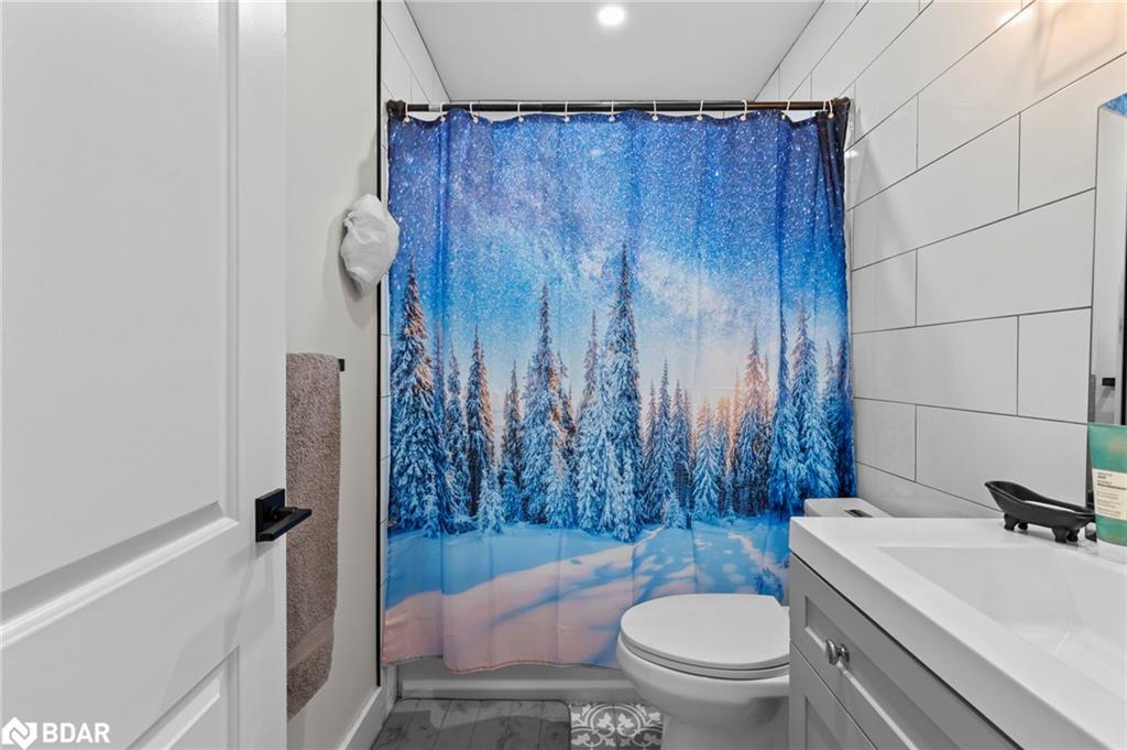 99 Wellington Street E, Barrie, ON - Indoor Photo Showing Bathroom