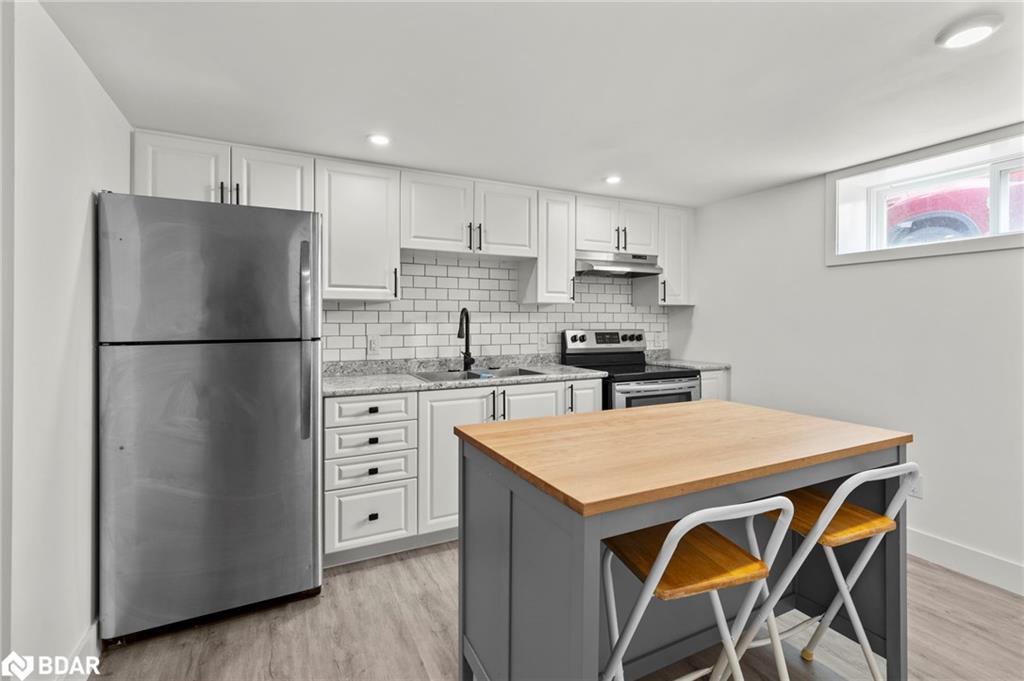 99 Wellington Street E, Barrie, ON - Indoor Photo Showing Kitchen With Stainless Steel Kitchen