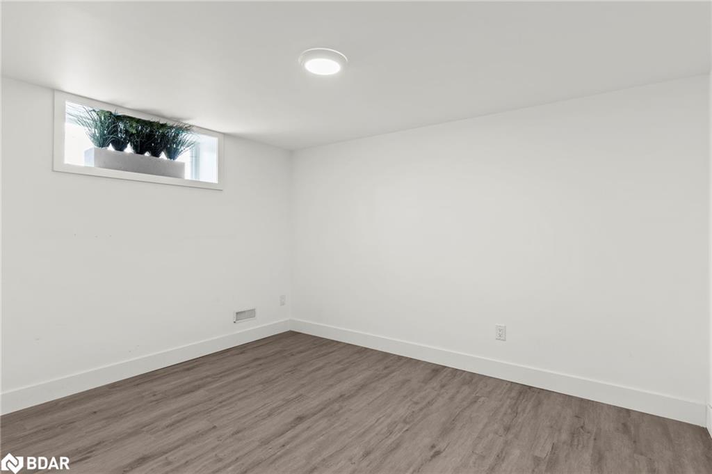 99 Wellington Street E, Barrie, ON - Indoor Photo Showing Other Room