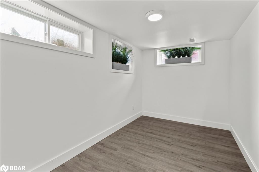 99 Wellington Street E, Barrie, ON - Indoor Photo Showing Other Room