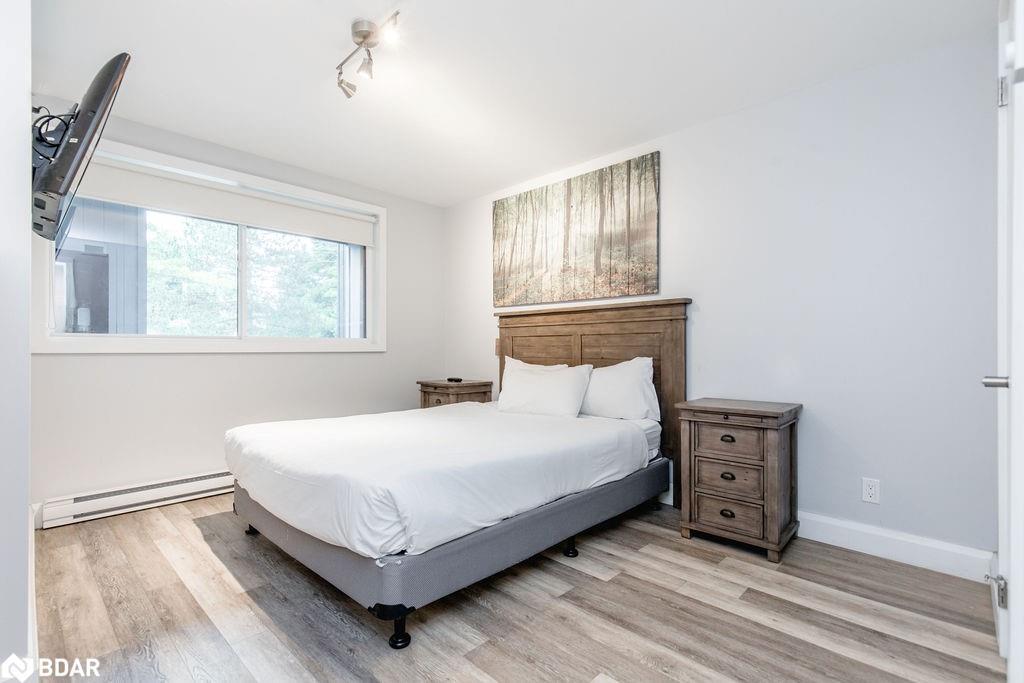 307-80 Horseshoe Boulevard, Oro-Medonte, ON - Indoor Photo Showing Bedroom
