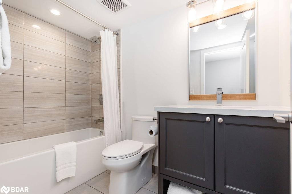 307-80 Horseshoe Boulevard, Oro-Medonte, ON - Indoor Photo Showing Bathroom