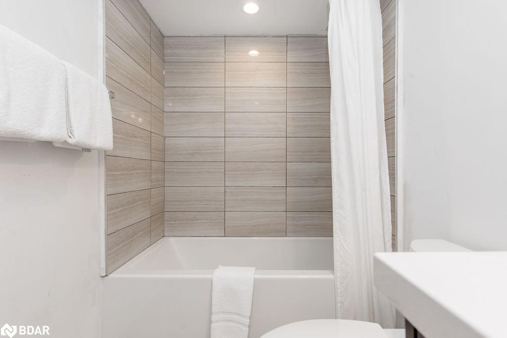 307-80 Horseshoe Boulevard, Oro-Medonte, ON - Indoor Photo Showing Bathroom