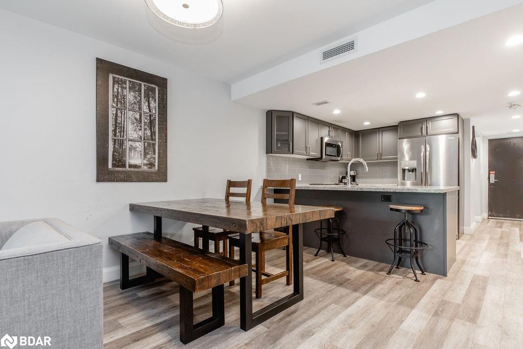 307-80 Horseshoe Boulevard, Oro-Medonte, ON - Indoor Photo Showing Dining Room