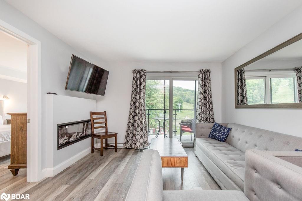 307-80 Horseshoe Boulevard, Oro-Medonte, ON - Indoor Photo Showing Living Room With Fireplace