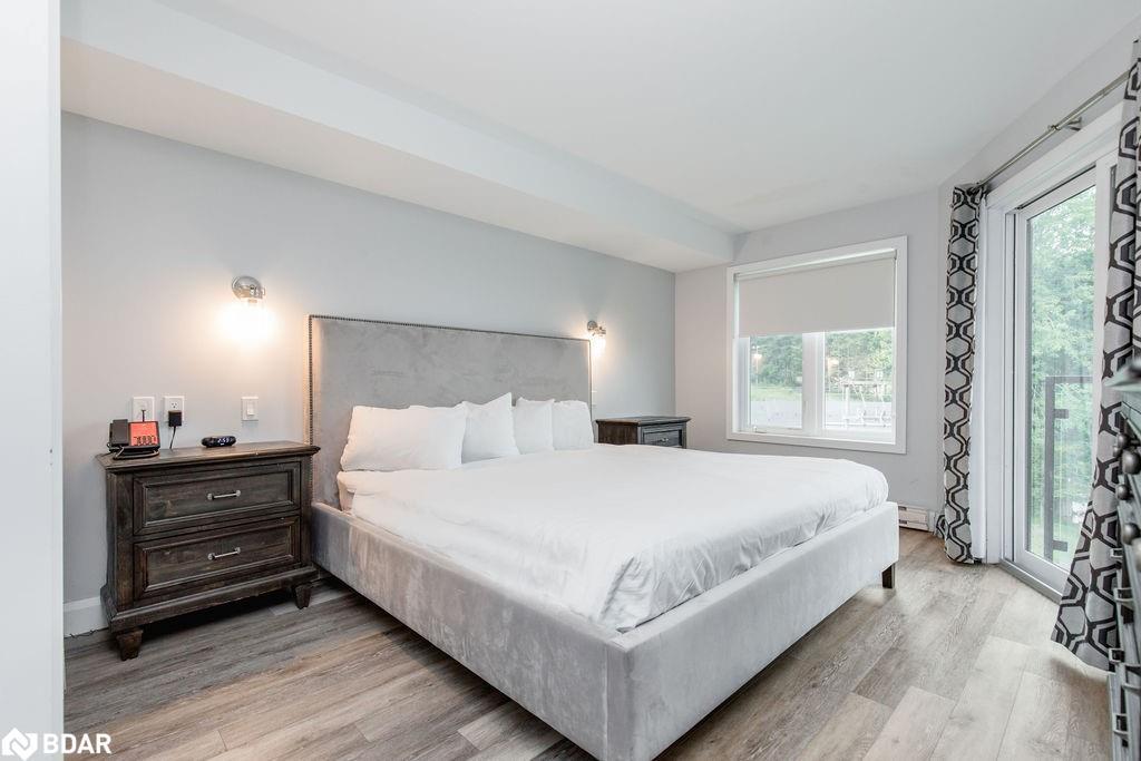 307-80 Horseshoe Boulevard, Oro-Medonte, ON - Indoor Photo Showing Bedroom