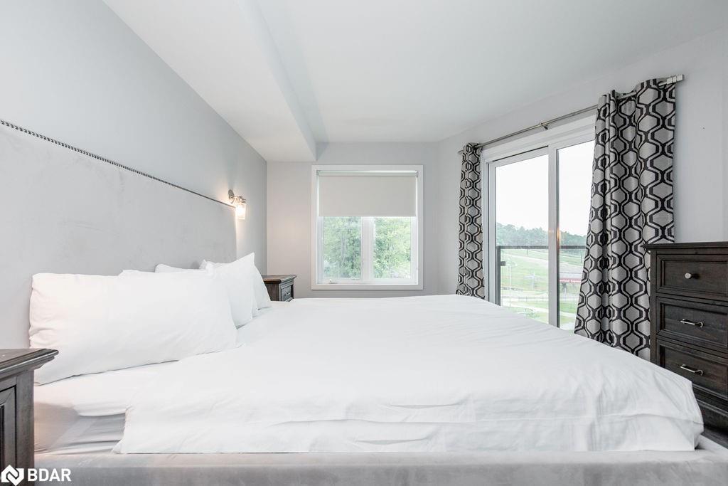 307-80 Horseshoe Boulevard, Oro-Medonte, ON - Indoor Photo Showing Bedroom