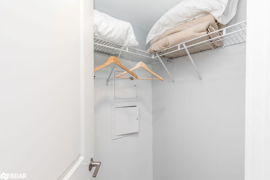 307-80 Horseshoe Boulevard, Oro-Medonte, ON - Indoor With Storage