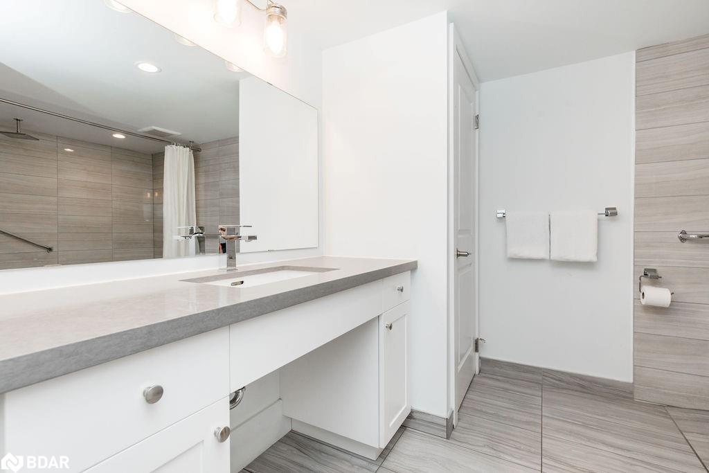 307-80 Horseshoe Boulevard, Oro-Medonte, ON - Indoor Photo Showing Bathroom