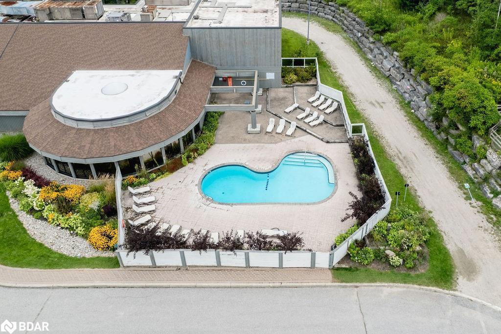 307-80 Horseshoe Boulevard, Oro-Medonte, ON - Outdoor With In Ground Pool