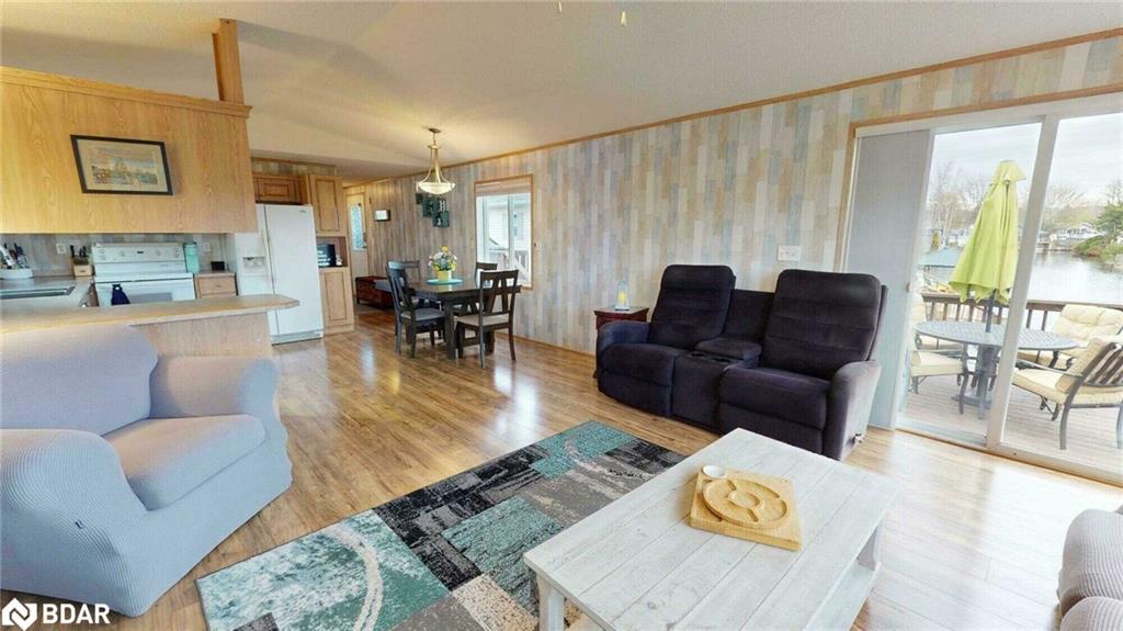 24 Jasper Heights, Puslinch, ON - Indoor Photo Showing Living Room