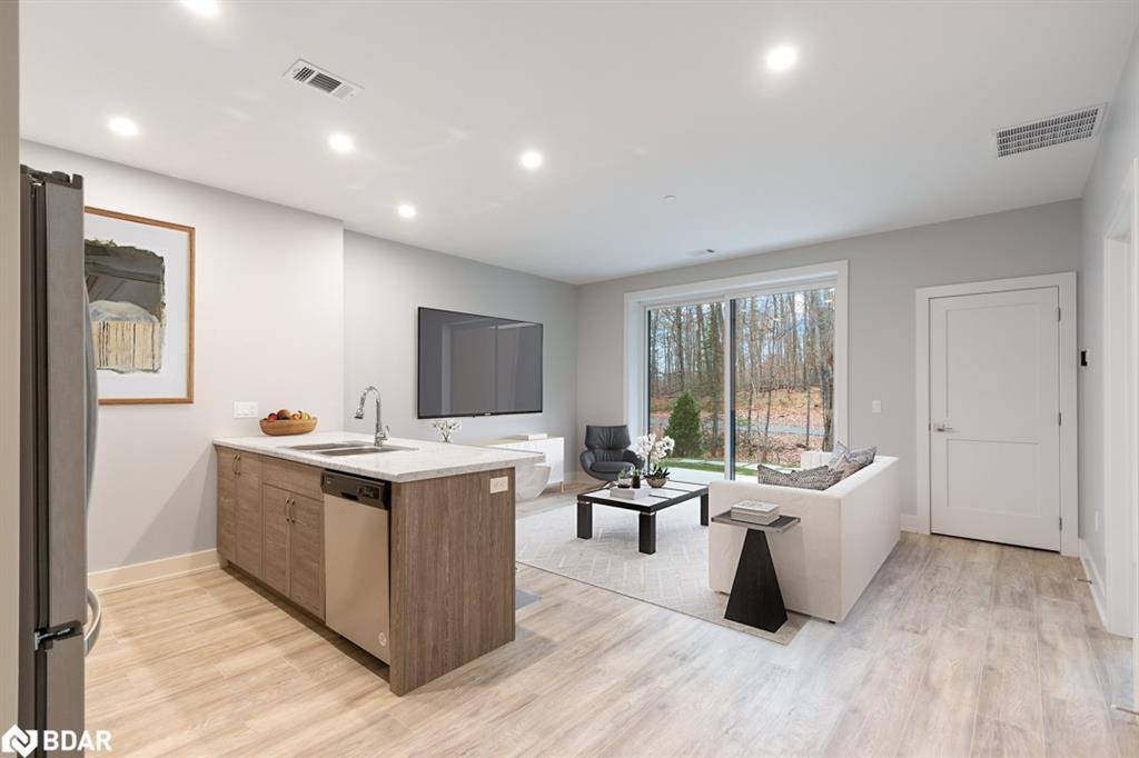 107-18 Campus Trail, Huntsville, ON - Indoor