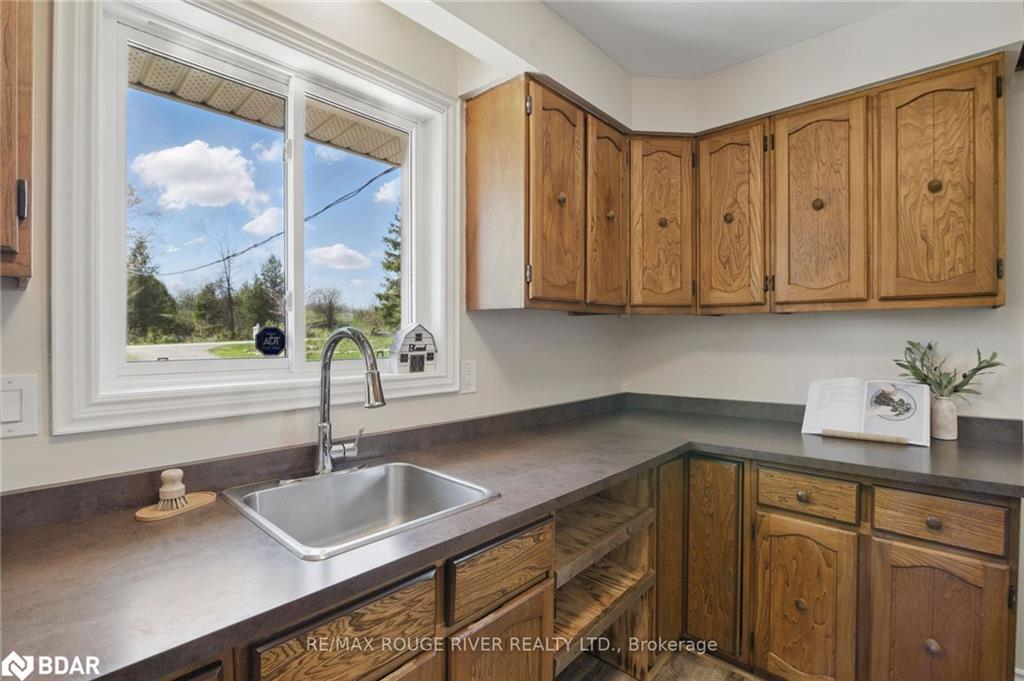 991 Douro Third Line, Douro-Dummer, ON - Indoor Photo Showing Kitchen