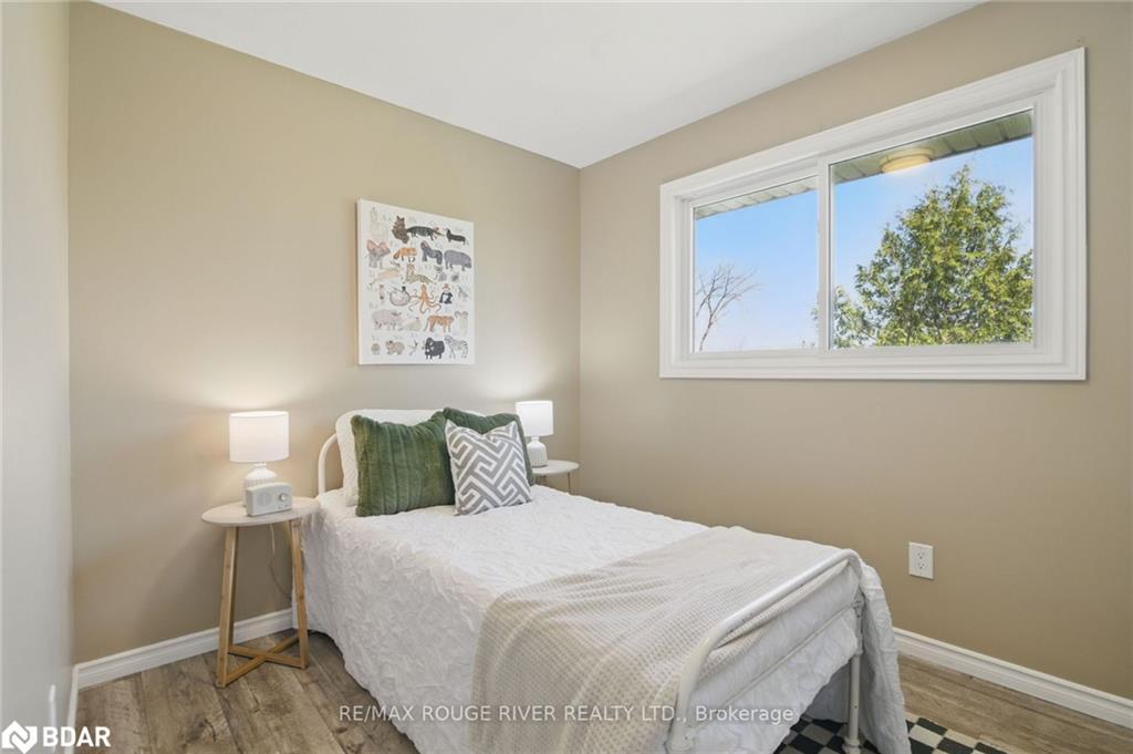 991 Douro Third Line, Douro-Dummer, ON - Indoor Photo Showing Bedroom