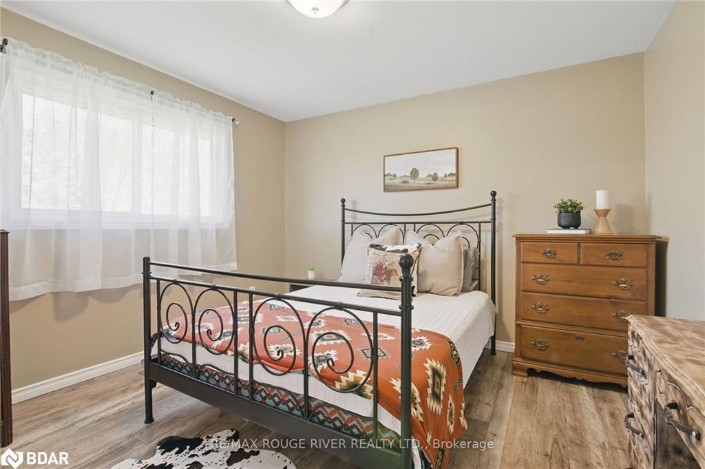 991 Douro Third Line, Douro-Dummer, ON - Indoor Photo Showing Bedroom