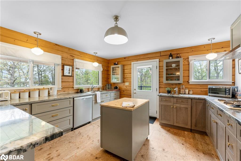 139 Hull'S Rd Road, North Kawartha Twp, ON - Indoor Photo Showing Kitchen With Double Sink