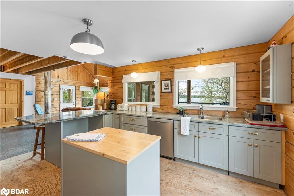 139 Hull'S Rd Road, North Kawartha Twp, ON - Indoor Photo Showing Kitchen